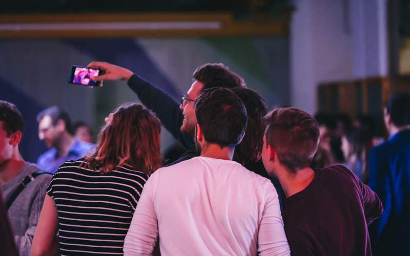 Innovationchallenge2019 DSC01201 Jeunes qui font un selfi
