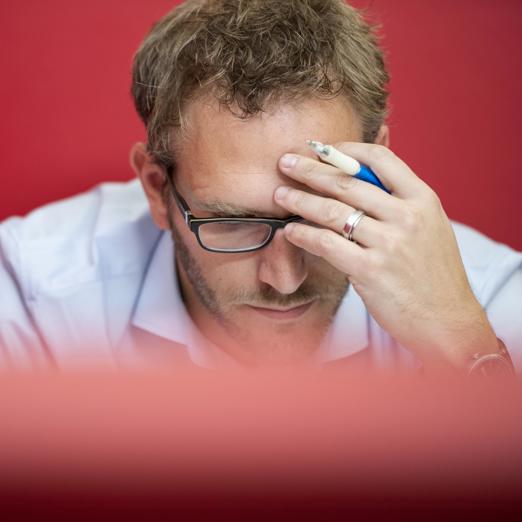 Formation continue et perfectionnement professionnel Eine Person, die darüber nachdenkt.