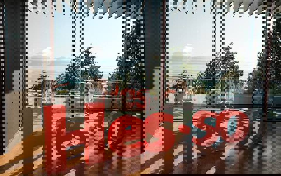 Buchstabenskulptur HES-SO im Olympischen Museum in Lausanne.