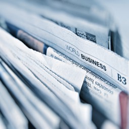 REVUE DE PRESSE Revue de presse HEG-FR - Journaux sur un stand
